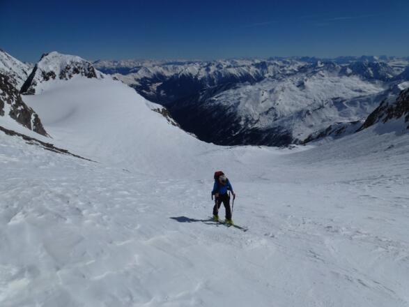 Blick über den Planferner hinweg ins Südtirolerische Parseiertal