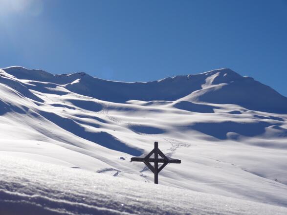 Skispuren vom Lobspitzmassiv vom Silbertal im Montafon