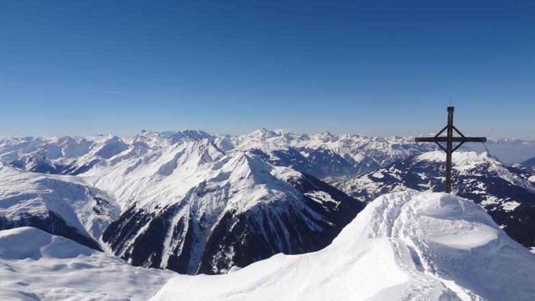 Gipfelkreuz von der Lobspitze vom Silbertal im Montafon