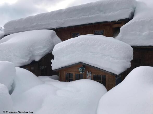 Dolomitenhütte im November so