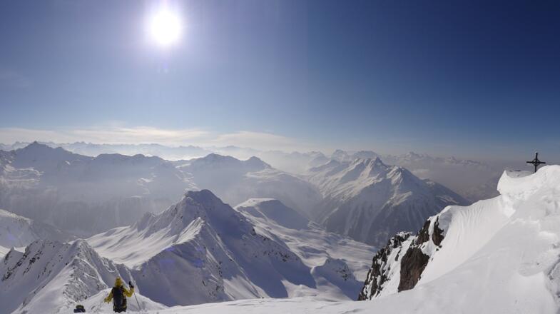 Panoramablick von der Lopsitze vom Silbertal im Montafon