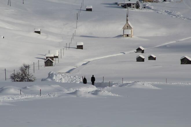 Winterwanderweg durch die malerischen Tilliacher Felder