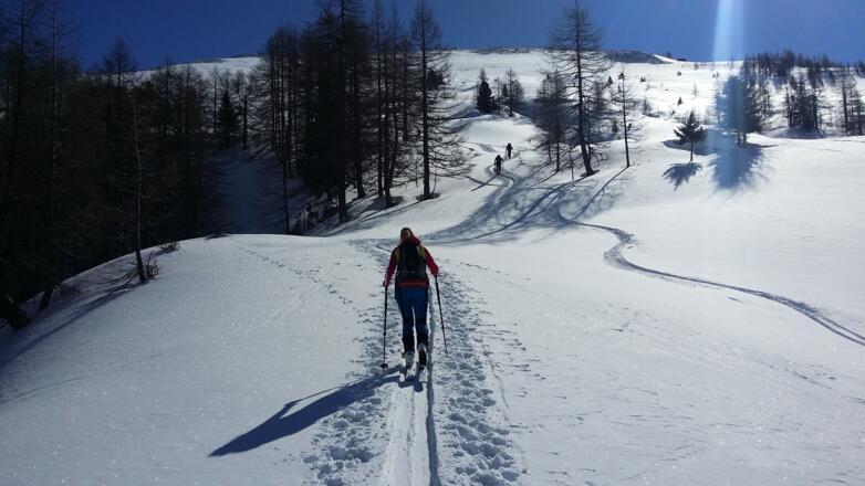 Skitourenspuren folgen