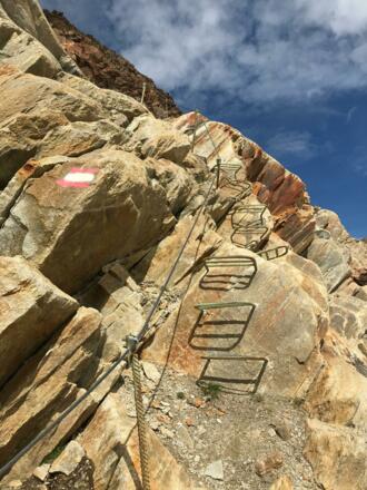 Seilversicherte Passage auf dem Weg zum Ramoljoch