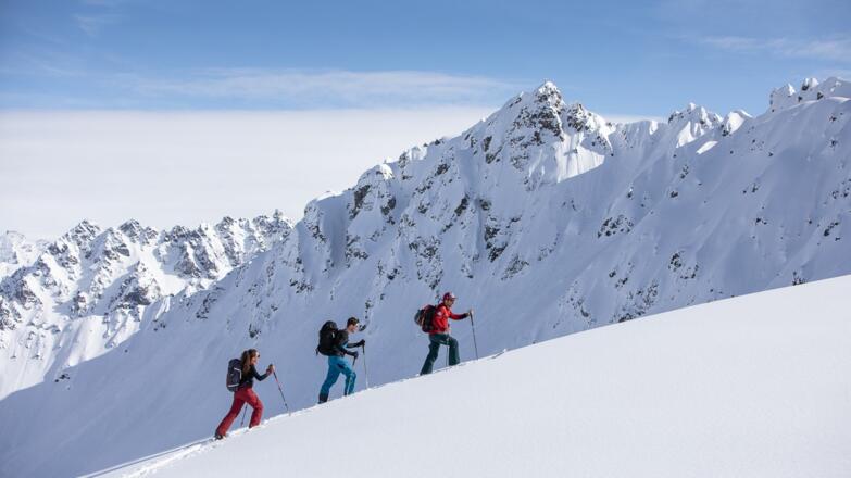 Leichter Aufstieg in Gargellen zum St. Antönier Joch. Für die Bergbahnen Madrisa und Gargellen ist übrigens ein Kombiticket bei den Madrisa Bergbahnen erhältlich...