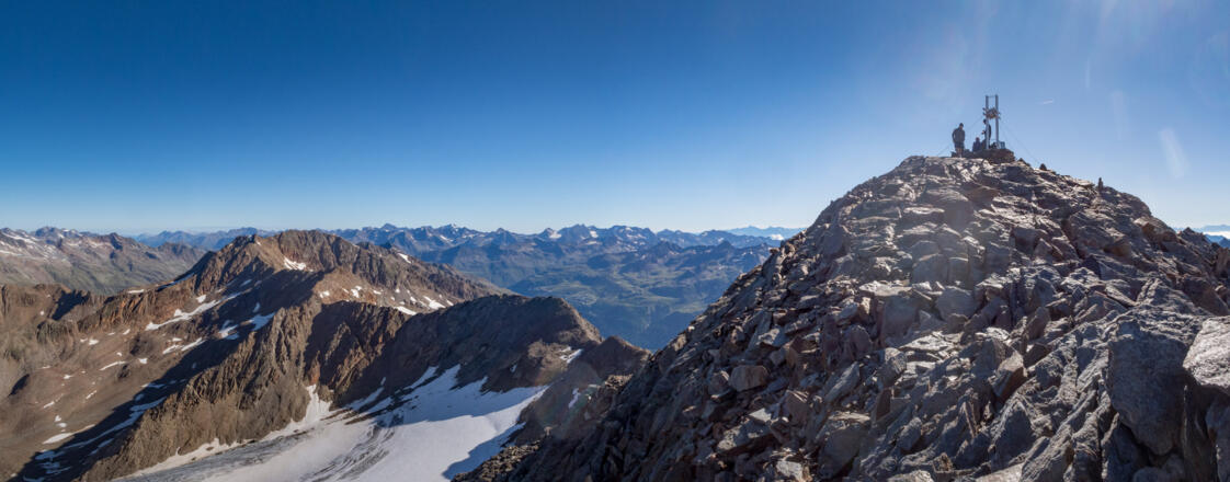 Der Gratverlauf des weiteren Tages bereits im Blick.