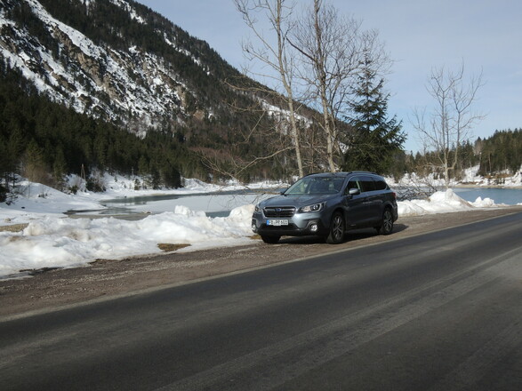Mit dem Subaru Outback den Plansee entlang