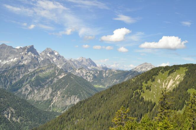 Weitblick nach Westen vom Aufstieg auf der Südflanke der Fleischbank