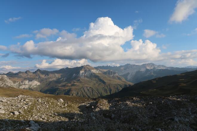 Blick ins schöne Prättigau mit der Rätschenfluh im Hintergrund