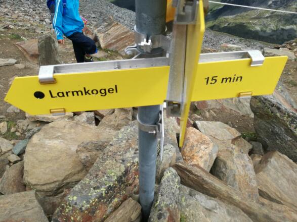 Beschilderung auf der Larmkogelscharte