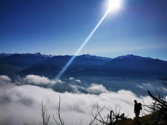 Über dem Nebel die letzten sehr steilen Höhenmeter