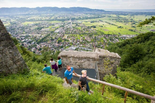 Aufgang Ruine Alt-Ems