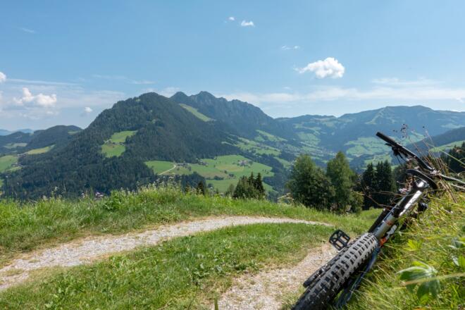 Blick  von Reith im Alpbachtal Tal einwärts zum Gratlspitz und Alpbach