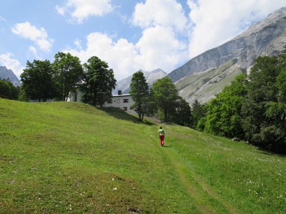 Kurz vor St. Magdalena. Hinten Großer und Kleiner Lafatscher.