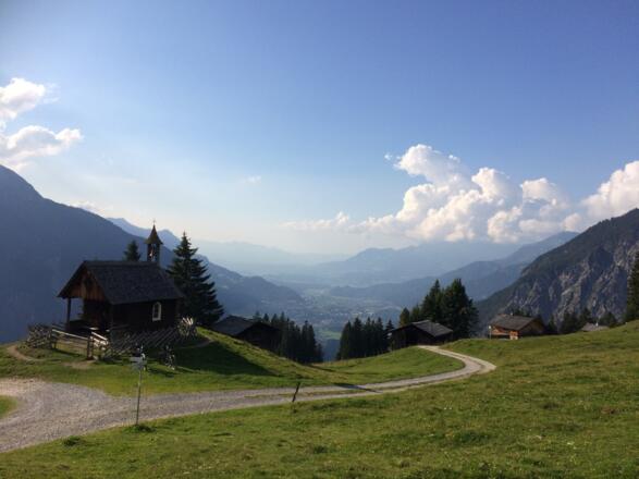 Ausblick von Rellseck ins Walgaugebiet
