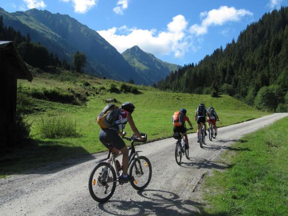 Hinein in den Oberen Grund, auf den Kleinen Rettenstein zu