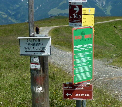Bei der Abfahrt hier einbiegen