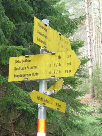 Am bergseitigen Bahnsteig gabs noch Verwirrung mit den Gehzeiten, ab jetzt ist´s schlüssig