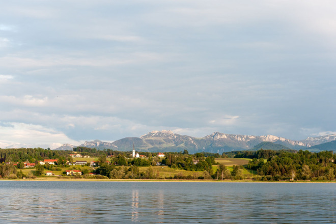 Simssee mit Blick auf Neukirchen