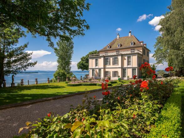 Nach Ermatingen lohnt sich der kleine Umweg über den aussichtsreichen Arenenberg.