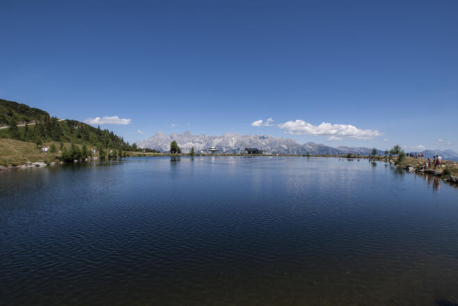 Blick über den Reiteralmsee zur Bergstation Preunegg Jet