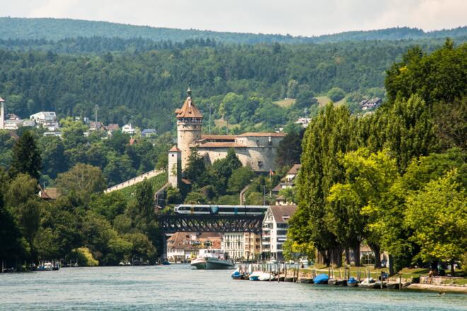 Die Munot Festungsanlage bietet von der oberen Plattform eine schöne Rundsicht.