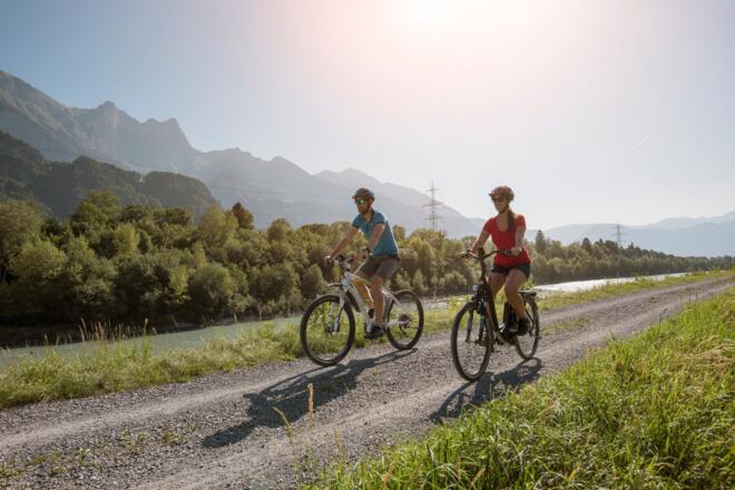 Auf der Familienroute kann die wunderschöne Landschaft im Rheintal genossen werden.