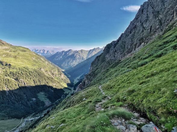 Aufstieg Richtung Greifenberg - Blick das Untertal talauswärts zum Dachstein