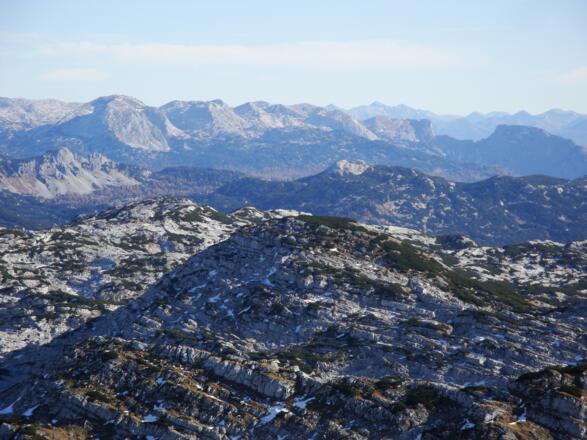 Blick über die Karstlandschaft des Toten Gebirges. Ein guter Orientierungssinn ist hier sehr hilfreich