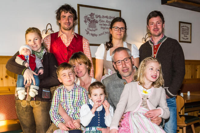 Familie Hofer freut sich auf Euch