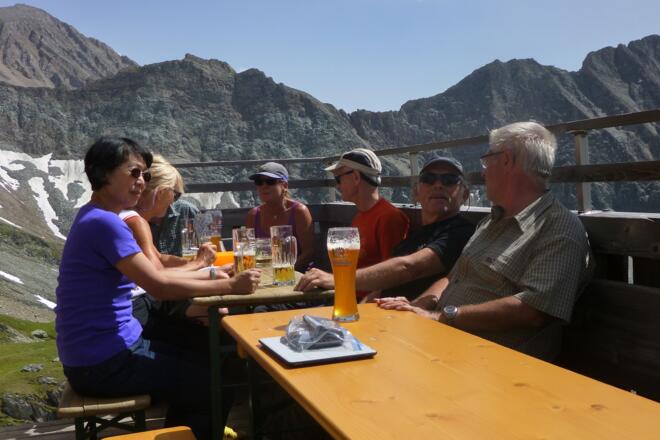 Auf der Terrasse der Sudetendeutschen Hütte