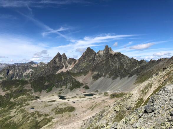 Tällispitz mit Blick auf obere Silvretta und Winterberg