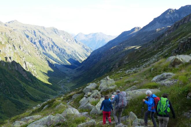 13 Abstieg von der Tübinger Hütte auf dem Sommerweg ins Garneratal