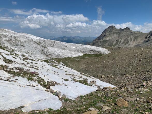Grenze zwischen Gnais und Kalk