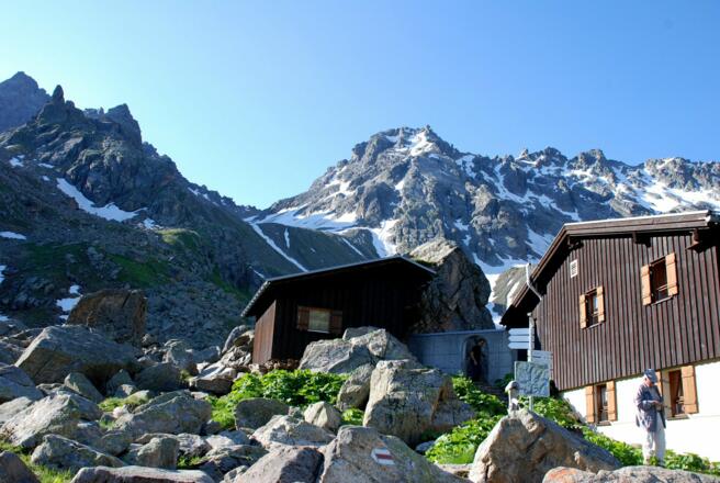 06 Tübinger Hütte am Morgen zum Plattenjoch