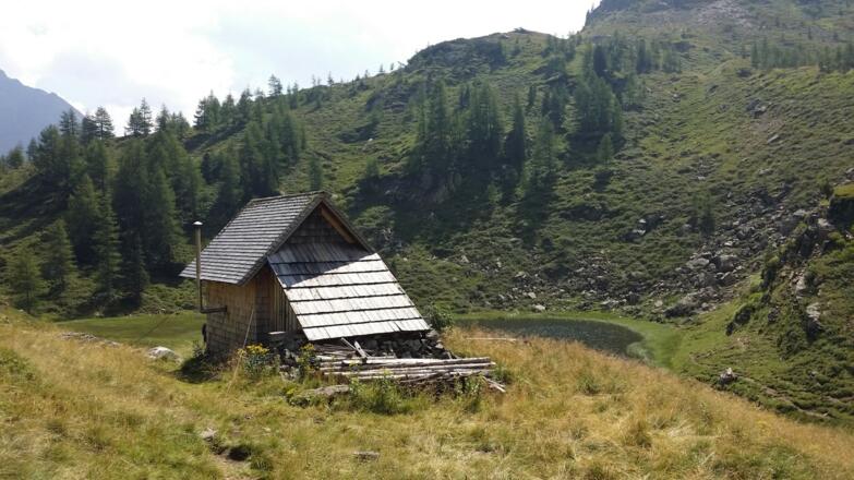 Erster Blick auf den kleinen Bergsee