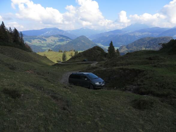 Ende der Almstraße, Beginn der Tragestrecke