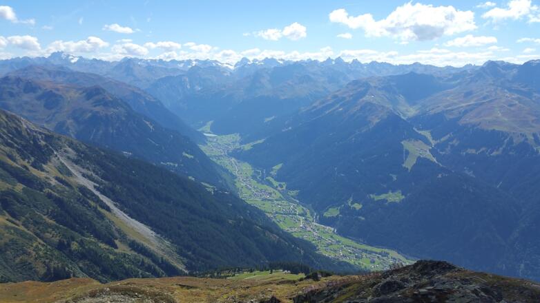 Blick Richtung Silvretta. Im Tal St. Gallenkirch-Gortipohl.