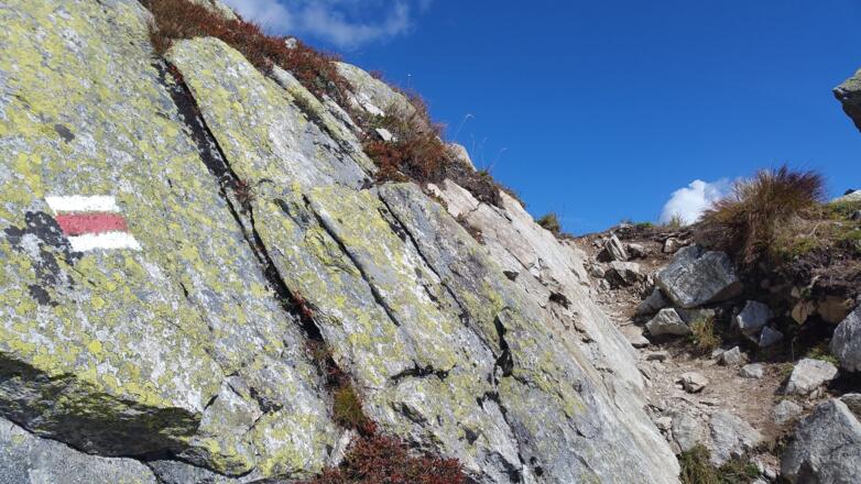Weiß/Rot/Weiß Wegemarkierung