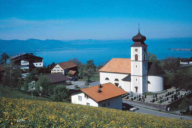 Eichenberg mit Blick über den Bodensee