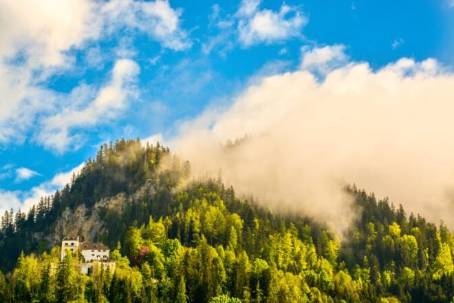 Blick auf Schloss Lichtenberg und die Einsiedelei