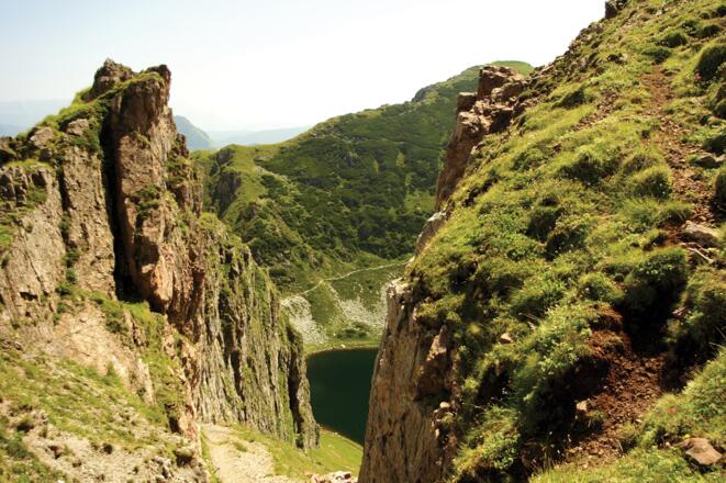 Aufstieg vom See zum Gipfel des Wildseeloders