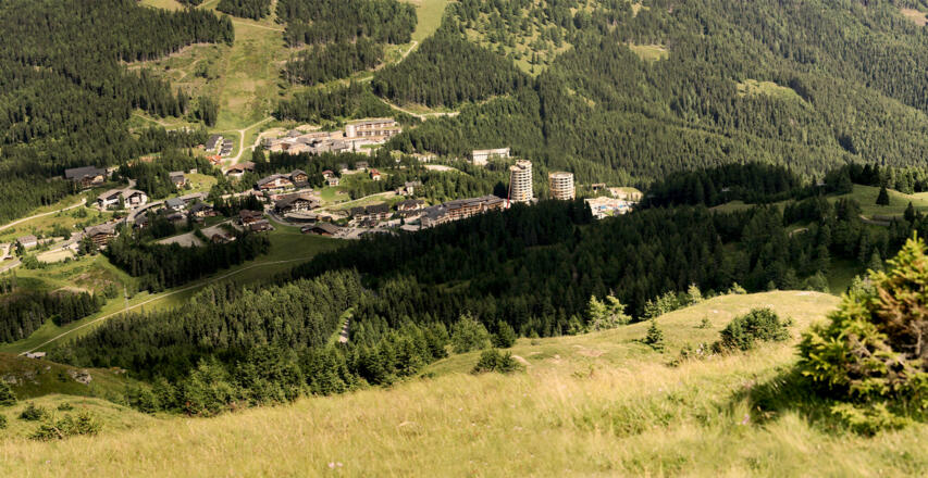 Blick von Gamskoglelhütte auf Falkensteiner Resort Katschberg