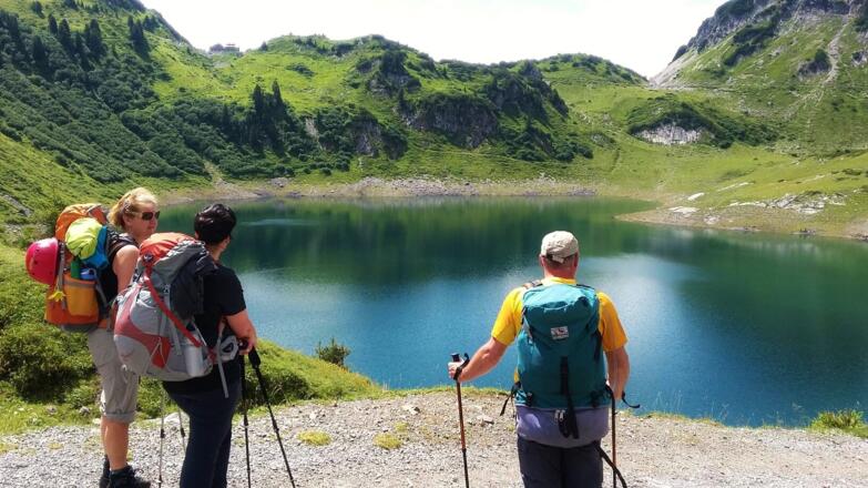 Formarinsee mit Freiburger Hütte (links oben)