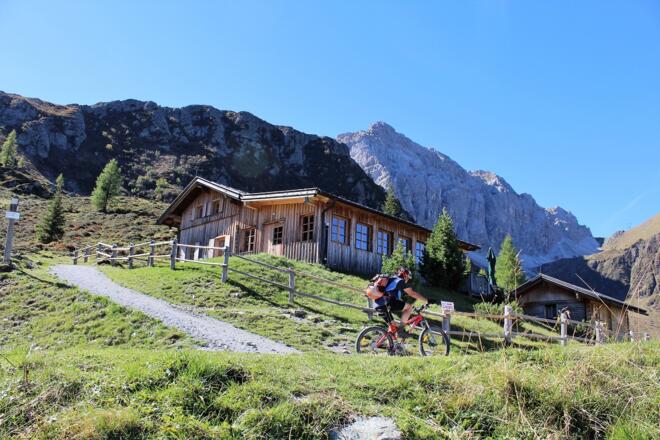 Porzehütte - beliebte Einkehr für Mountainbiker und Wanderer