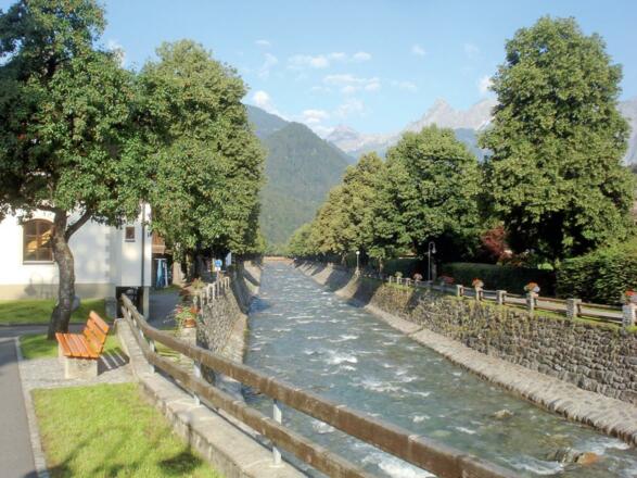Uferwege an der Litz mit Lindenalleen