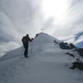 Zu Fuß die letzten Meter zum Gipfel