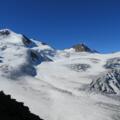 Am Mittelbergjoch angekommen, hat man einen herrlichen Blick auf die Wildspitze, Hinterer Brochkogel und die Petersenspitze (Von links nach rechts)