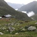 Rückblick zur Pforzheimer Hütte Wolken ziehen von St Sigmund herauf