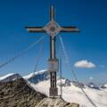 Gipfelkreuz mit Großvenediger im Hintergrund